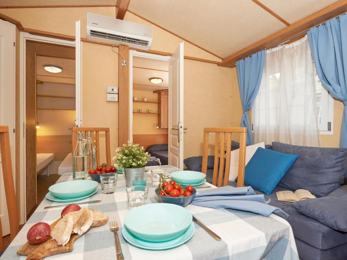 Holiday Home Maxi Caravan Comfort By Interhome Baia Domizia Exterior foto
