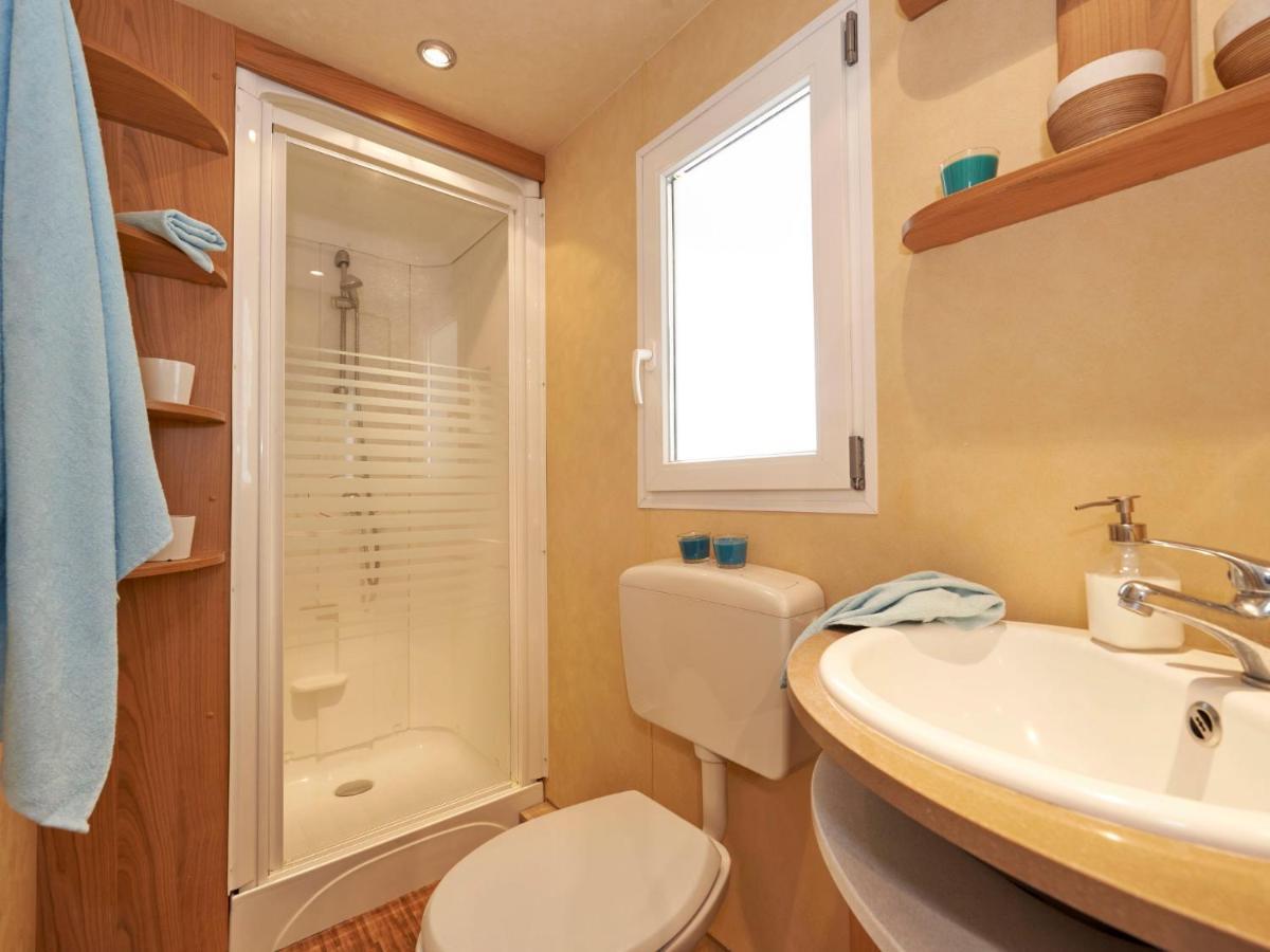Holiday Home Maxi Caravan Comfort By Interhome Baia Domizia Exterior foto