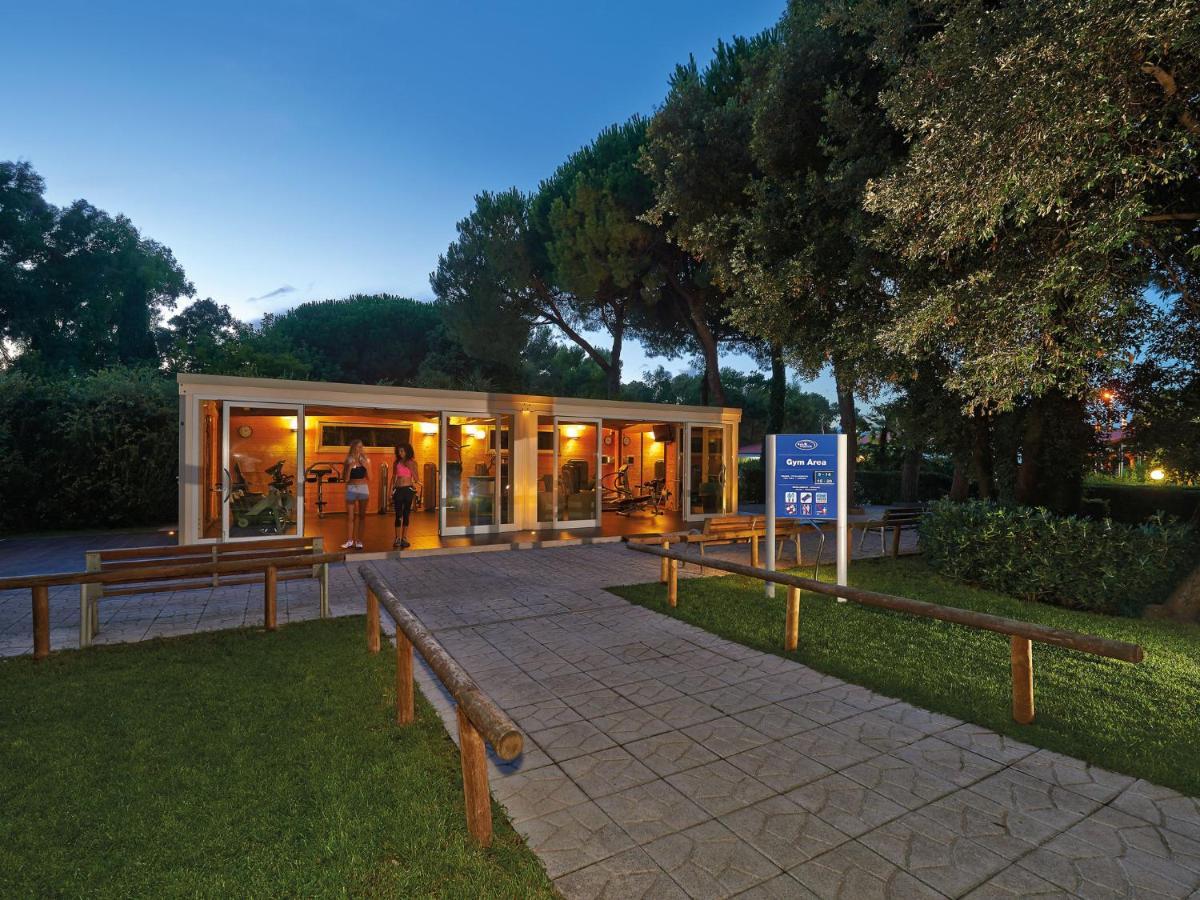 Holiday Home Maxi Caravan Comfort By Interhome Baia Domizia Exterior foto